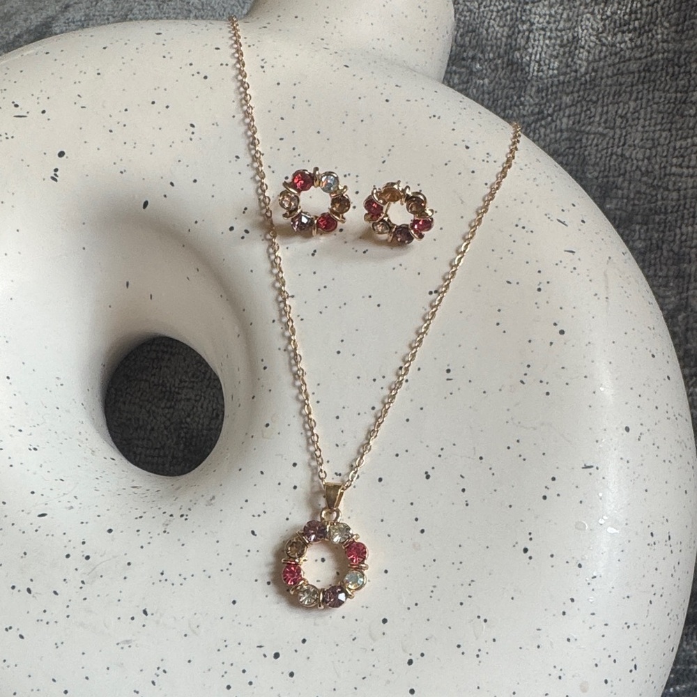 Chic‎ Gold and Red Necklace Set